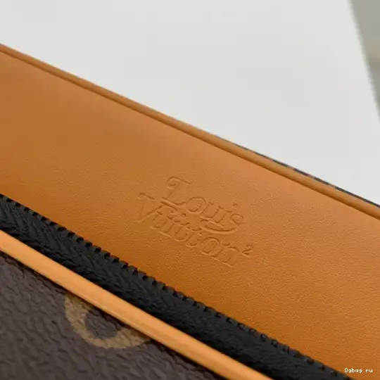 AMAZONE LOUIS MESSENGER VUITTON NANO 0323